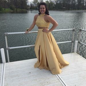 Meet your Posher, Monica